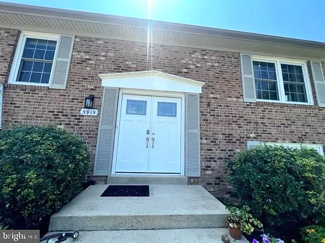 5915 Parkridge Ln — Photo 3