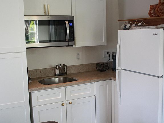 3rd image of 633 35th St #B