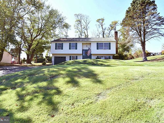 4th image of 618 Camelot Dr