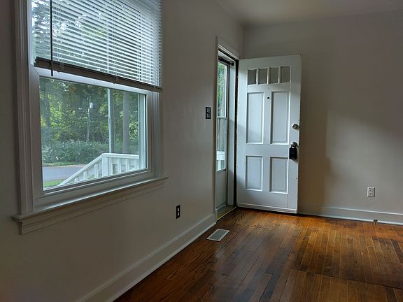5th image of 505 Burbank St