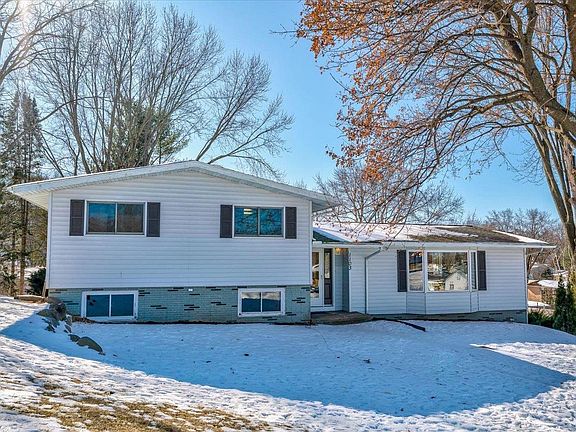 3rd image of 1103 Hillcrest Road