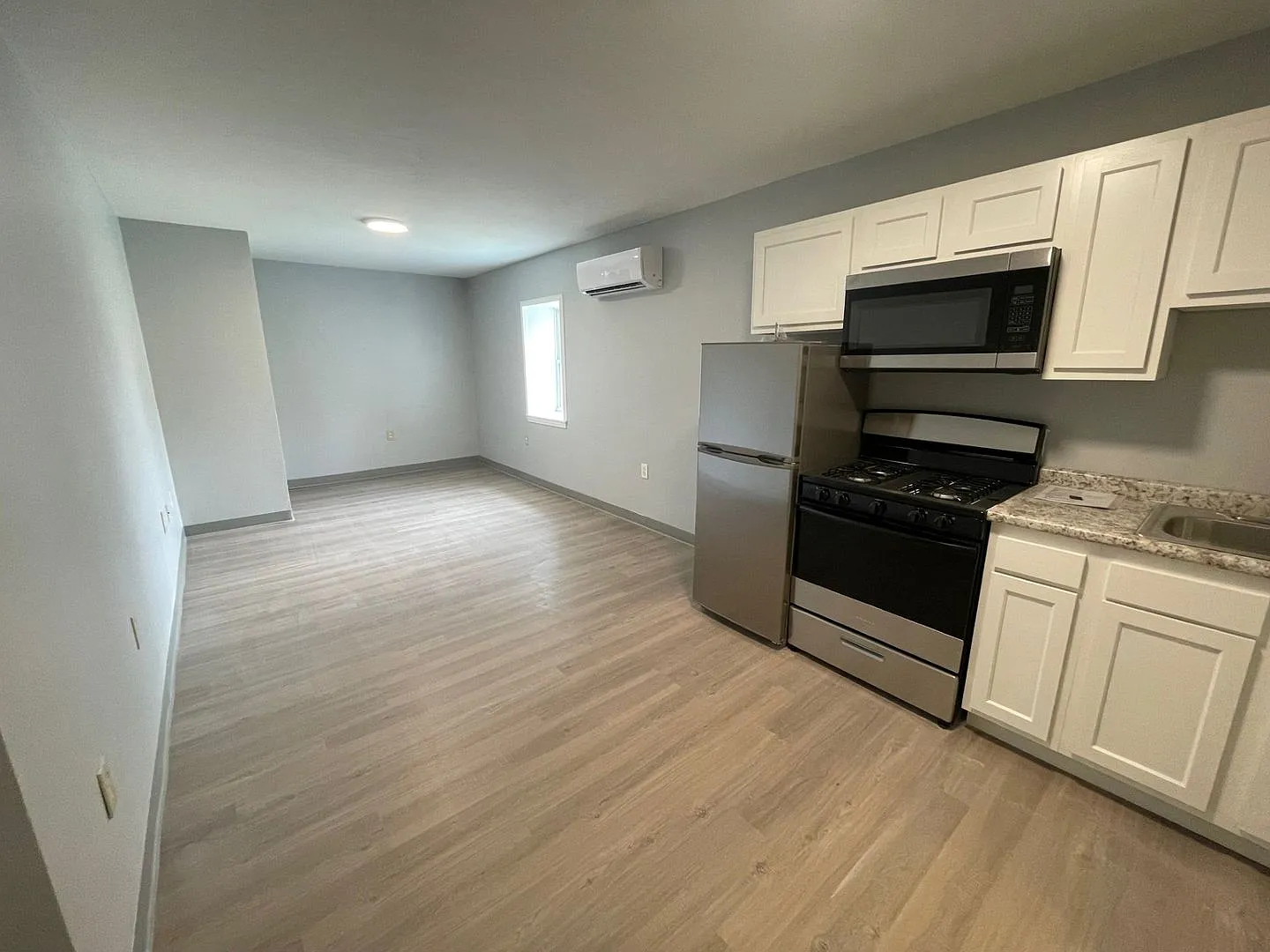 900 North Street — Photo 2