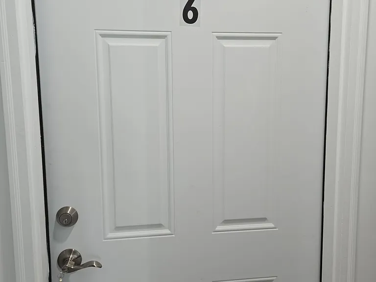 916 Wolcott Ave #6 — Photo 2