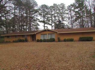 702 Chamlee Dr, Fort Valley, GA 31030