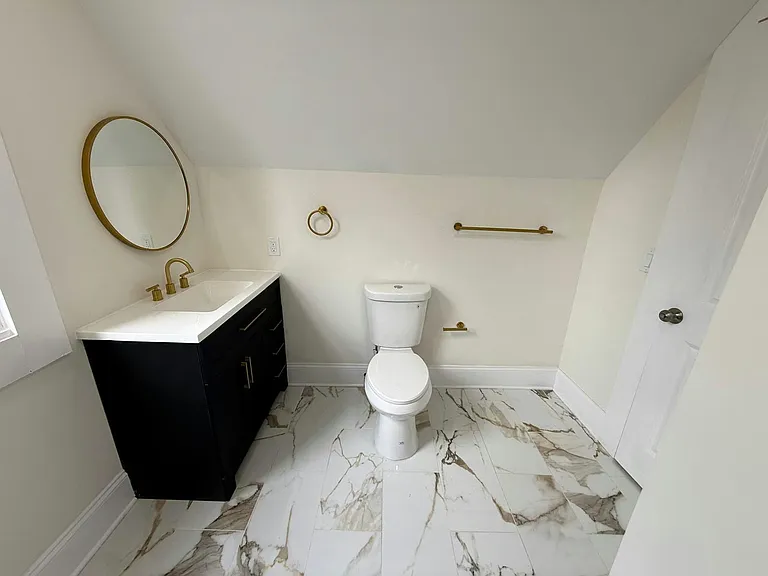 1326 W 110th St #3 — Photo 3