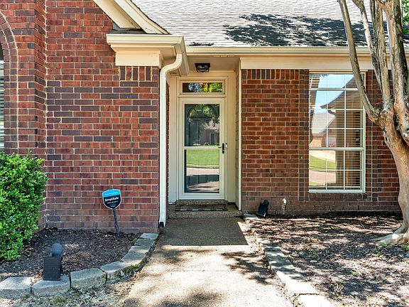 5th image of 3933 Oak Forest Dr
