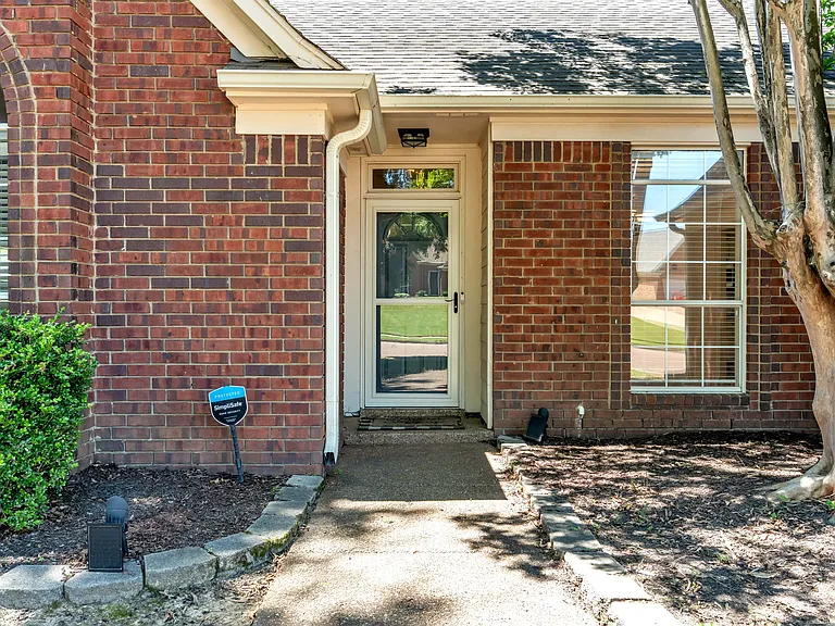 3933 Oak Forest Dr — Photo 5