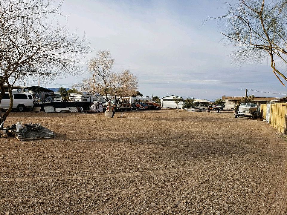 Nice Large Lot, Street level