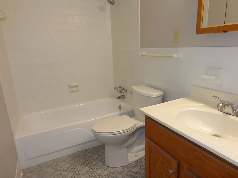 Yorktown Village Apartments — Photo 15