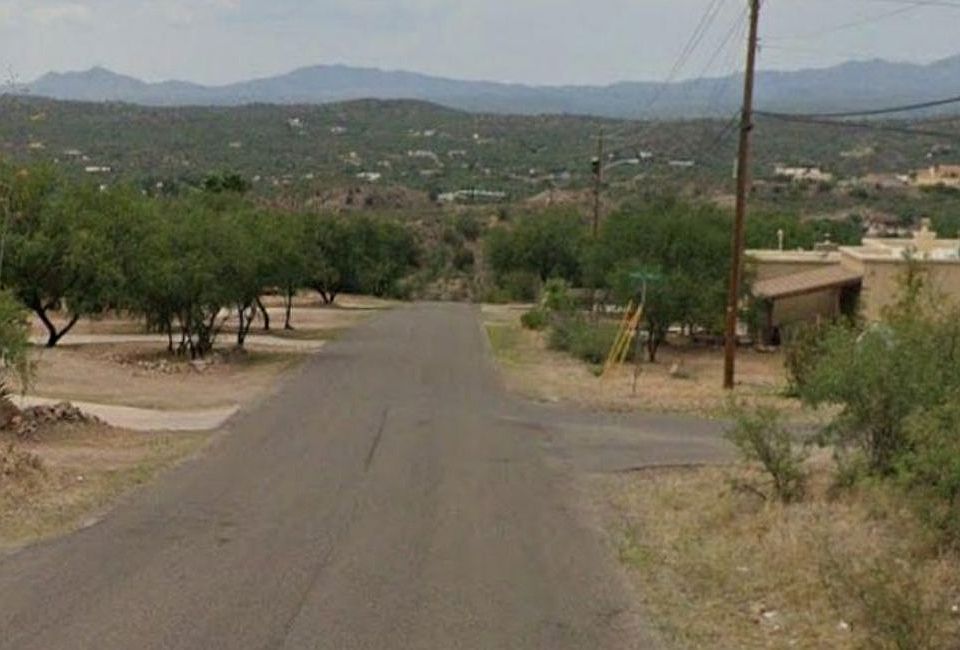 Exterior Neighborhood (street photo)