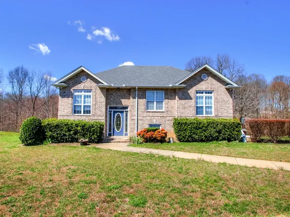 1350 Grassland Dr, Ashland City, TN 37015