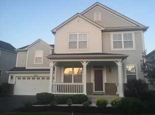 425 Valley View Dr, St Charles, IL 60175