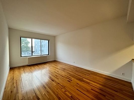 5th image of 40-13 Broadway #2B