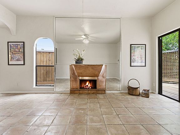 5th image of 409 CIRCLE ST #409