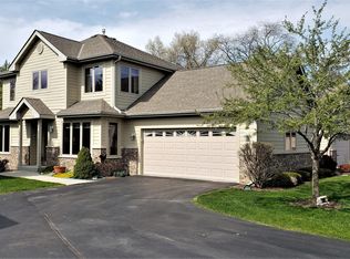 7005 S Lannonstone Ct #11, Franklin, WI 53132