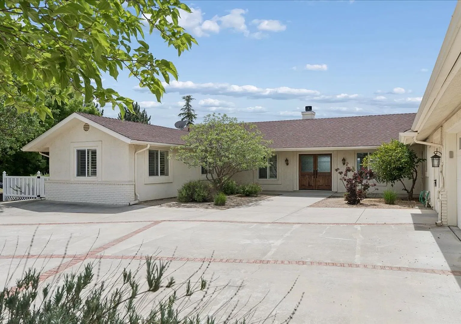 Move In Ready!! 4 Bedroom 3 Bath Home — Photo 1