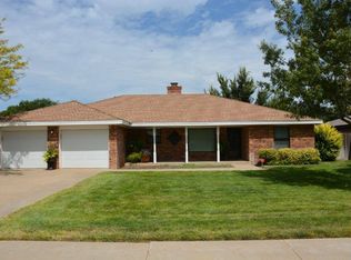1633 Sunset Cir, Dimmitt, TX 79027