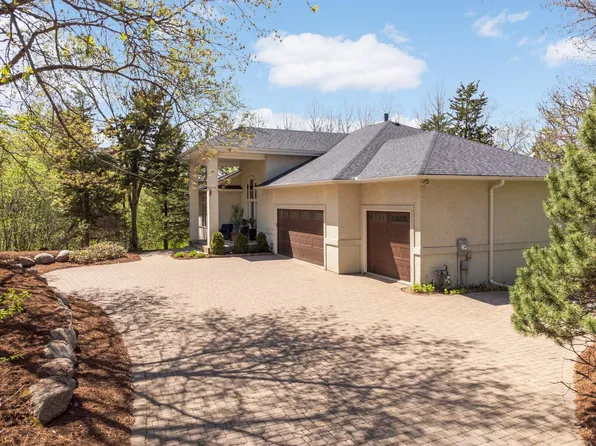 8679 Sunset Ct, Shakopee, MN 55379