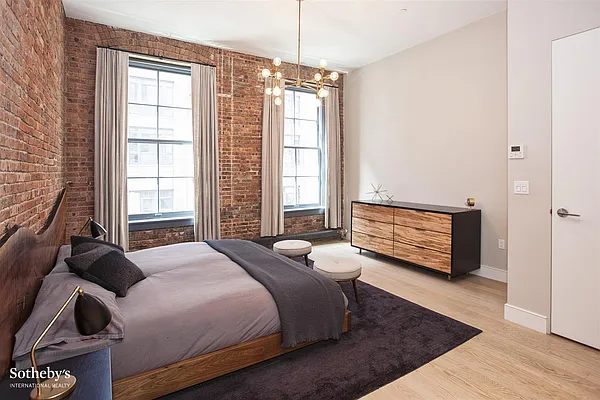 Sold by Sotheby's International Realty | media 11