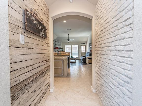 4th image of 1806 Silver Oaks Dr