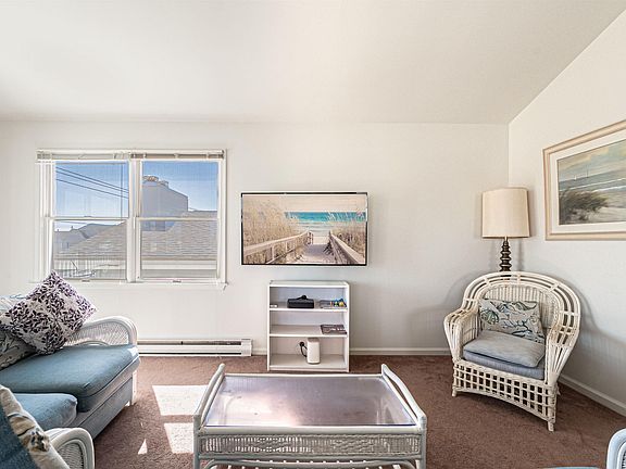 4th image of 2250 Asbury Ave Floor 2