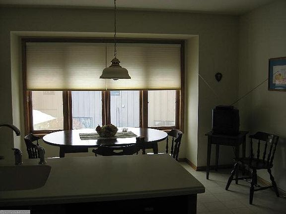 3rd image of 934 S Highview Circle