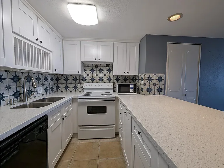 7520 Hornwood Dr #402 — Photo 15