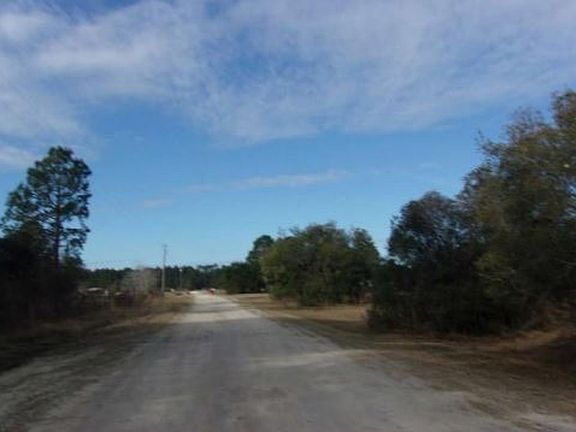 Exterior Neighborhood (street photo)