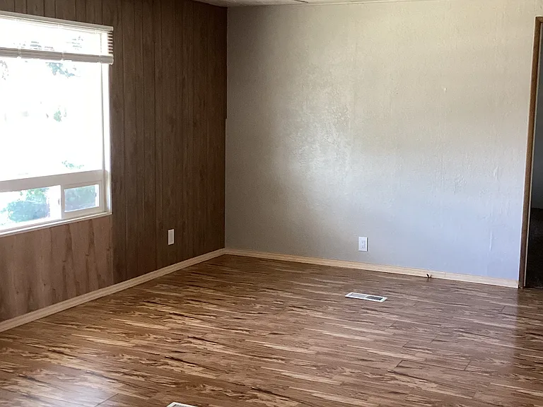 1230 SW Sandy Dr — Photo 10