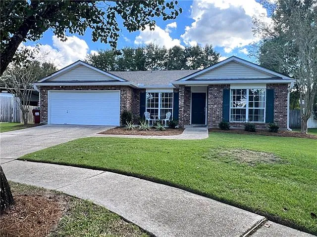 4 bed, 2.0 bath, 2205 sqft, $2,500 — Photo 2