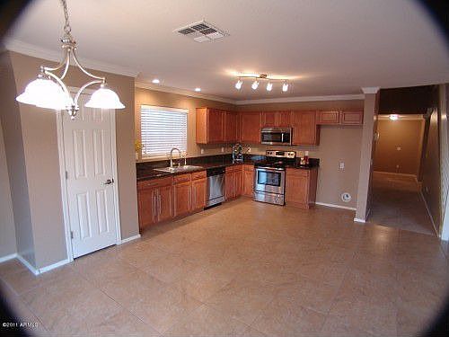 4th image of 3301 W Santa Cruz Ave
