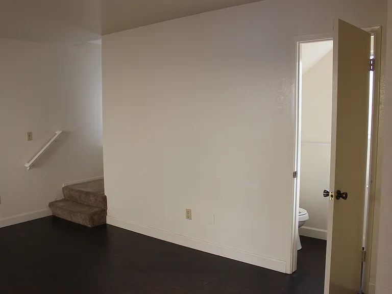 715 Creston Rd #D — Photo 6