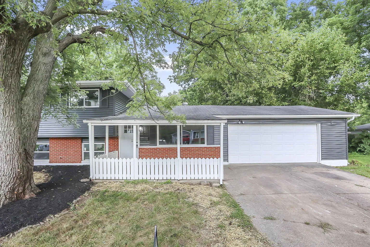 2288 Majestic Dr W photo 1