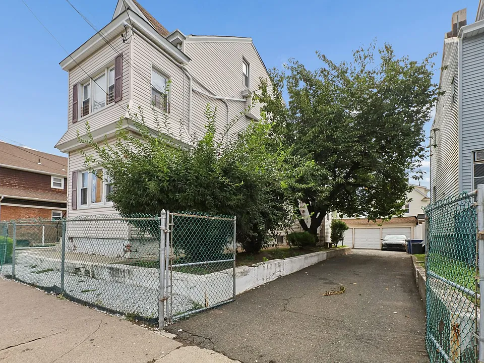 441-443 E 27th St #2