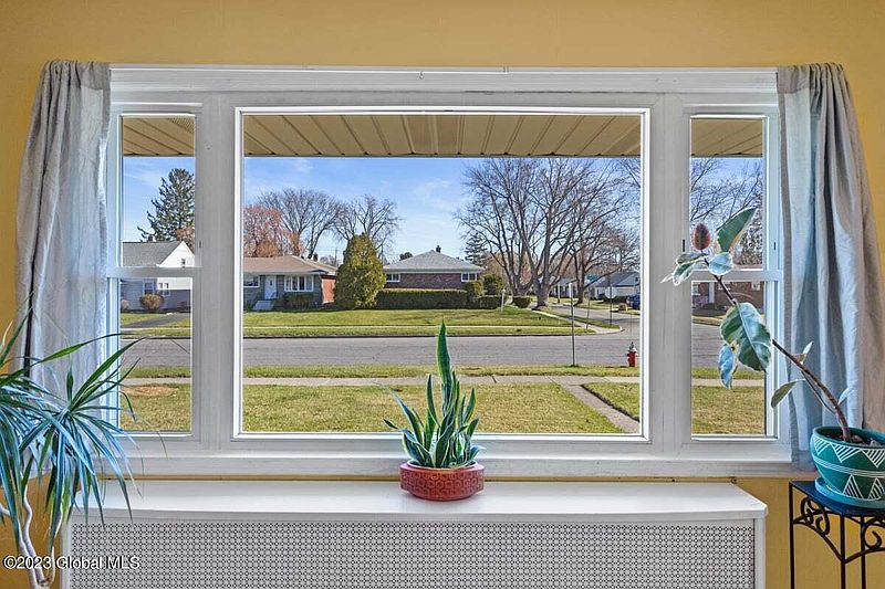 5th image of 406 Hackett Boulevard