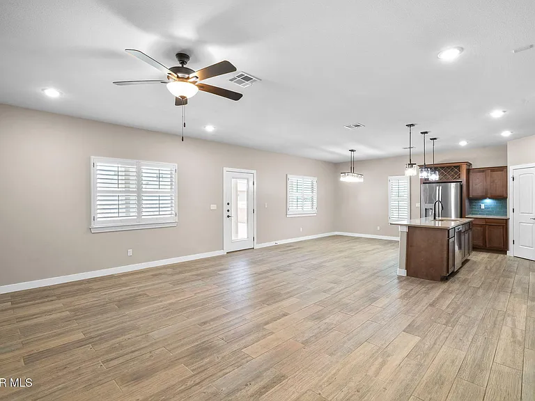10013 Hueco Junction Rd — Photo 14