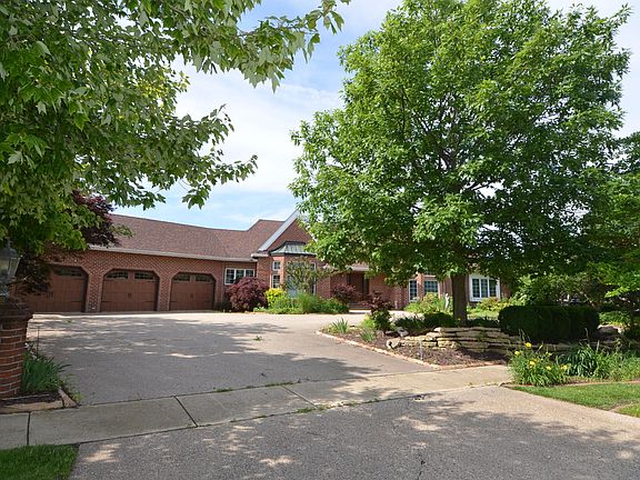 2nd image of 1910 Longwood Ln