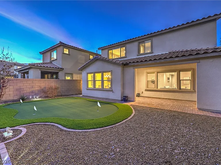 3213 Molinos Dr — Photo 24