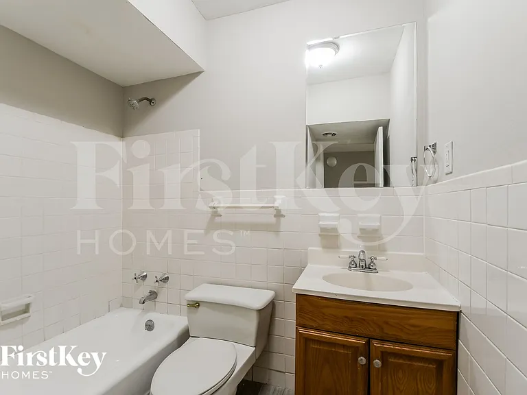 315 Holiday Hl — Photo 10