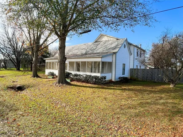 212 N Evans St, Boyd, TX 76023