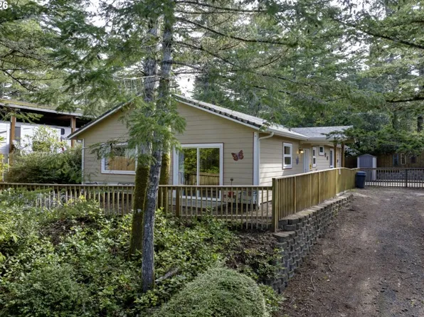 32 Easy St, Florence, OR 97439