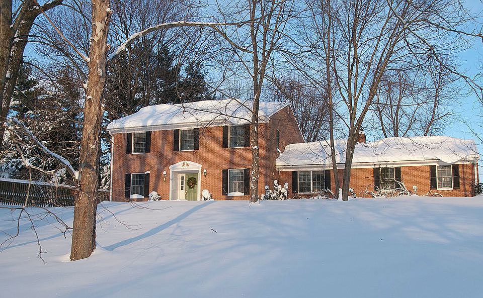 2nd image of 1009 White Pl SW