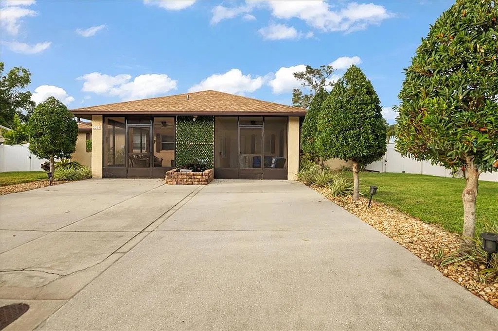3 bed, 2.0 bath, 2108 sqft, $1,995 — Photo 1