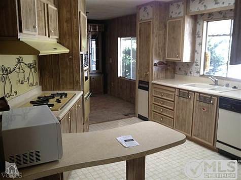4th image of 2774 Thunderbird Dr