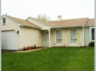 1300 Maroon Dr, Elgin, IL 60120
