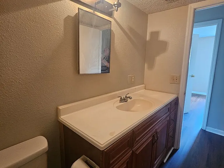 1402 Old Manor Rd — Photo 13