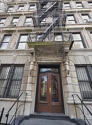 Rented by Compass | media 24