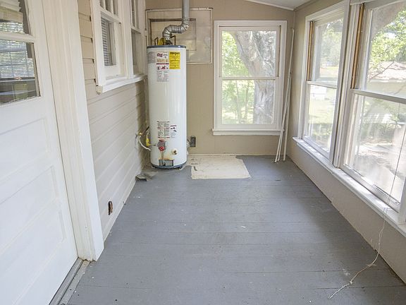 5th image of 3105 Hood St #1/2