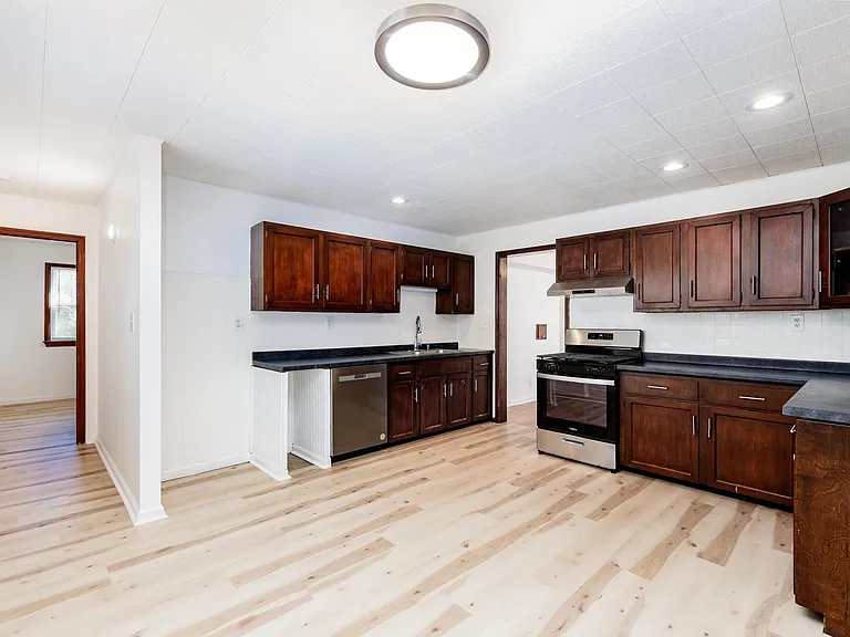 9429 Harold Dr — Photo 22