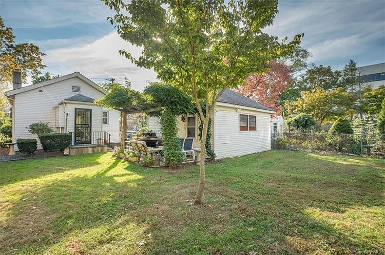 1st image of 818 Lester Ave